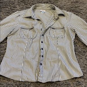 Gorgeous button up blouse